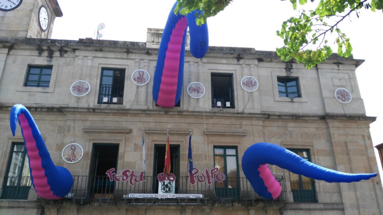 El ayuntamiento cambia la celebración de la fiesta del pulpo por unas jornadas gastronómicas en la villa entre el 3 y el 9 de agosto, con pulpo á feira como protagonista
