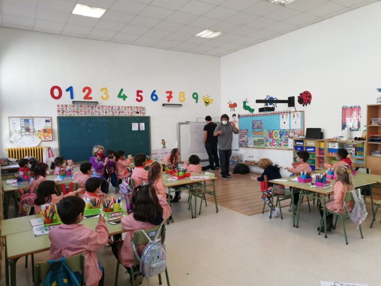 Con dos actividades en los colegios Calvo Sotelo y Vila do Arenteiro, acaban los obradoiros por las letras gallegas