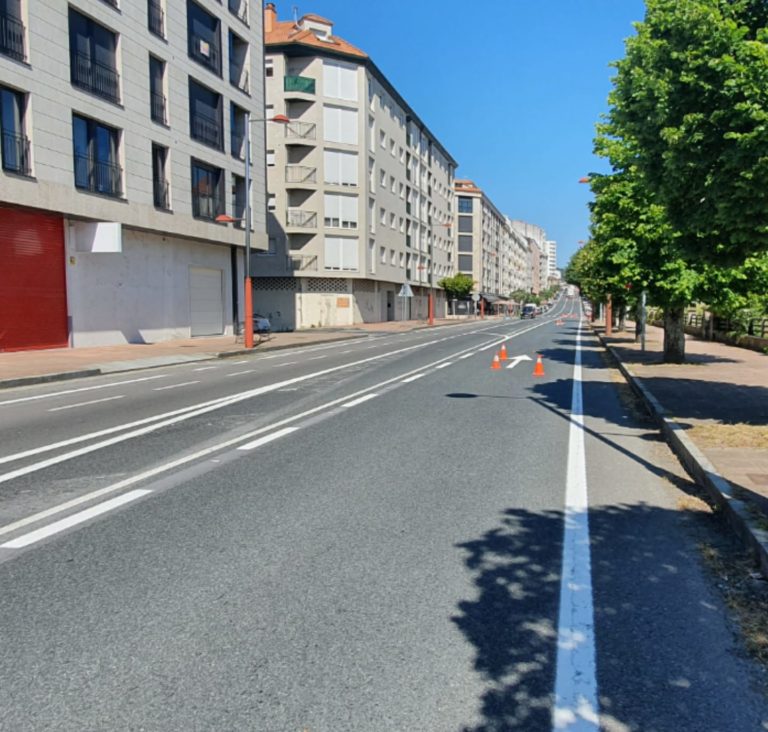 Fomento repinta a sinalización horizontal da Avenida 25 de xullo, Francisco  Castelló e Avenida de Pontevedra